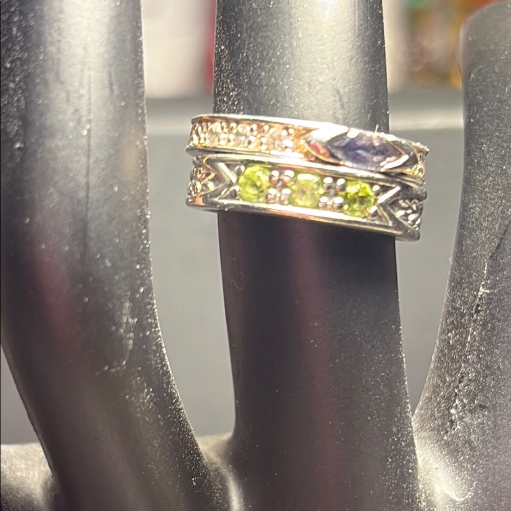 Elegant Silver and Green Gemstone Ring